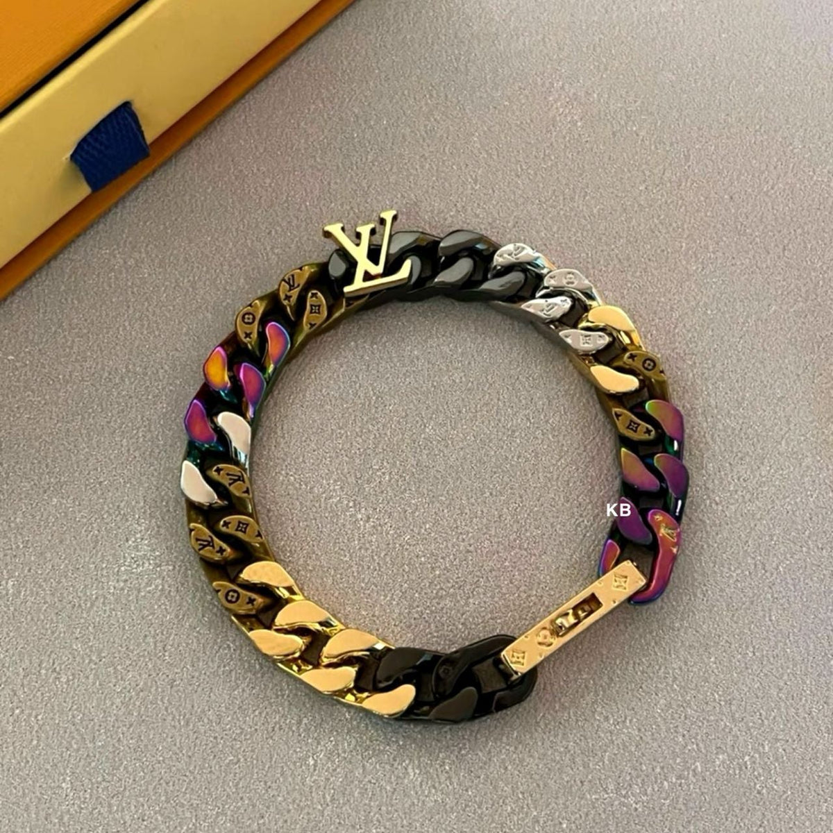 AMAZING VUITTON ®️SUPER HIGH QUALITY METAL BRACELETS