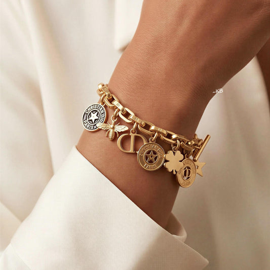 AMAZING LACQUER BRACELET WITH TOGGLE CLAPS😍*