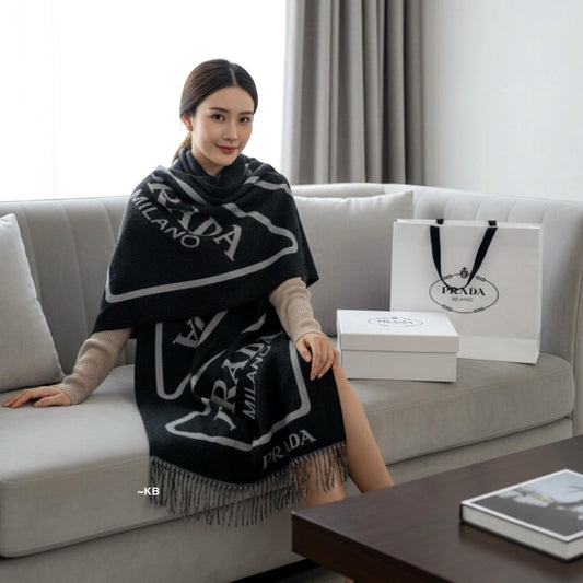 AMAZING MILANO REVERSIBLE SIGNATURE SCARF😍