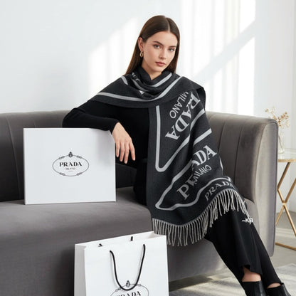 AMAZING MILANO REVERSIBLE SIGNATURE SCARF😍