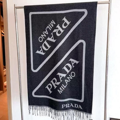 AMAZING MILANO REVERSIBLE SIGNATURE SCARF😍