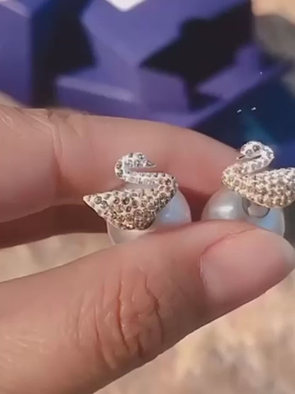 AMAZING ICONIC SWAN STUD EARRING