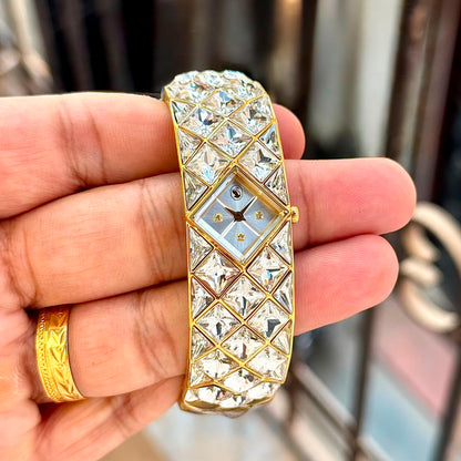 AMAZING For Women
CURIOSA CRYSTAL BANGLE