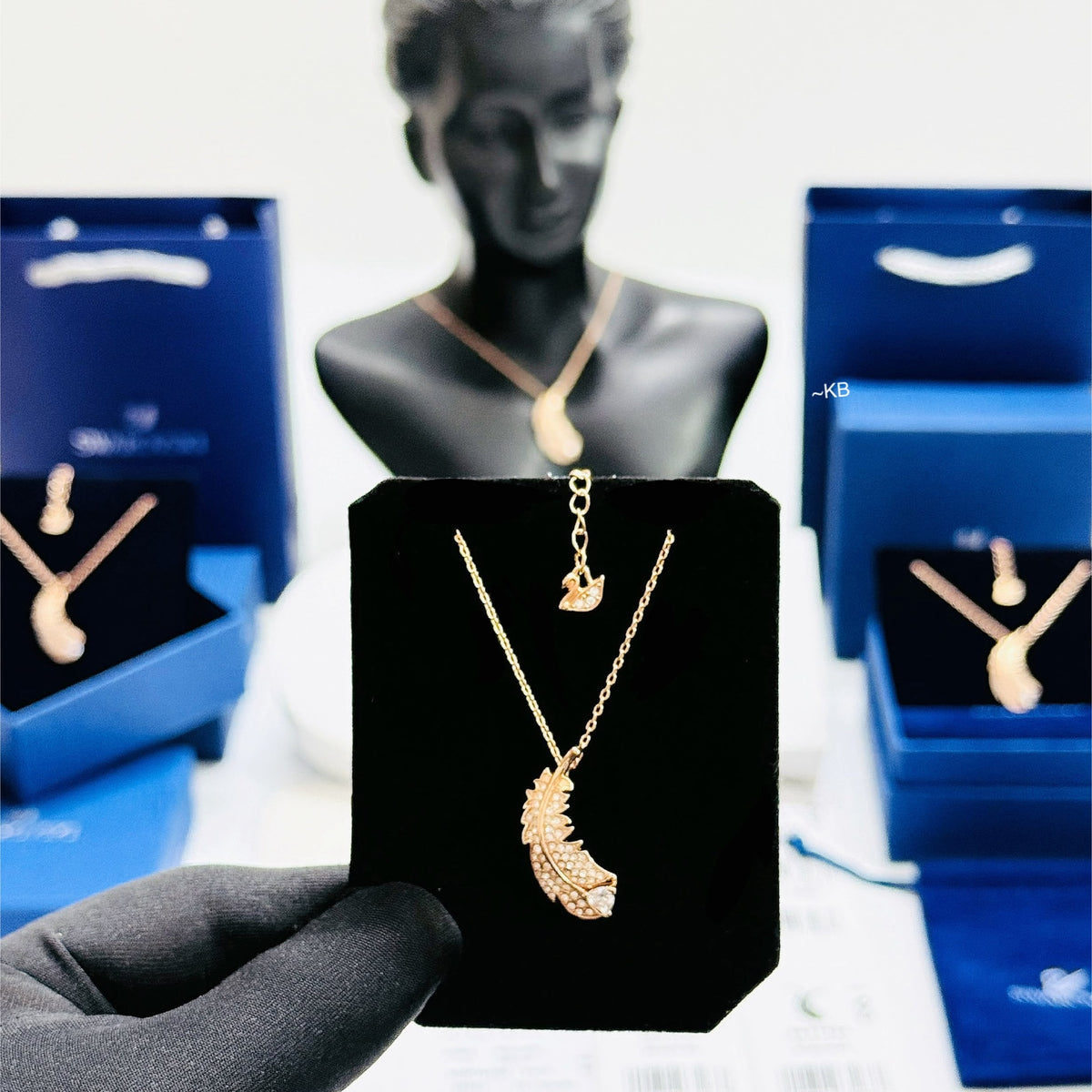 AMAZING IDYLLIA FEATHER PENDANT😍