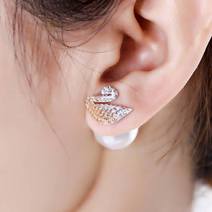 AMAZING ICONIC SWAN STUD EARRING