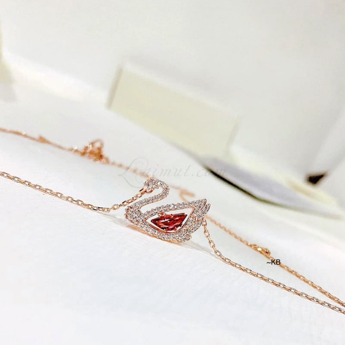 AMAZING RED DANCING SWAN NECKLACE😍*