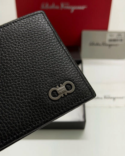 AMAZING FERRAGAMO INITIAL WALLET😍