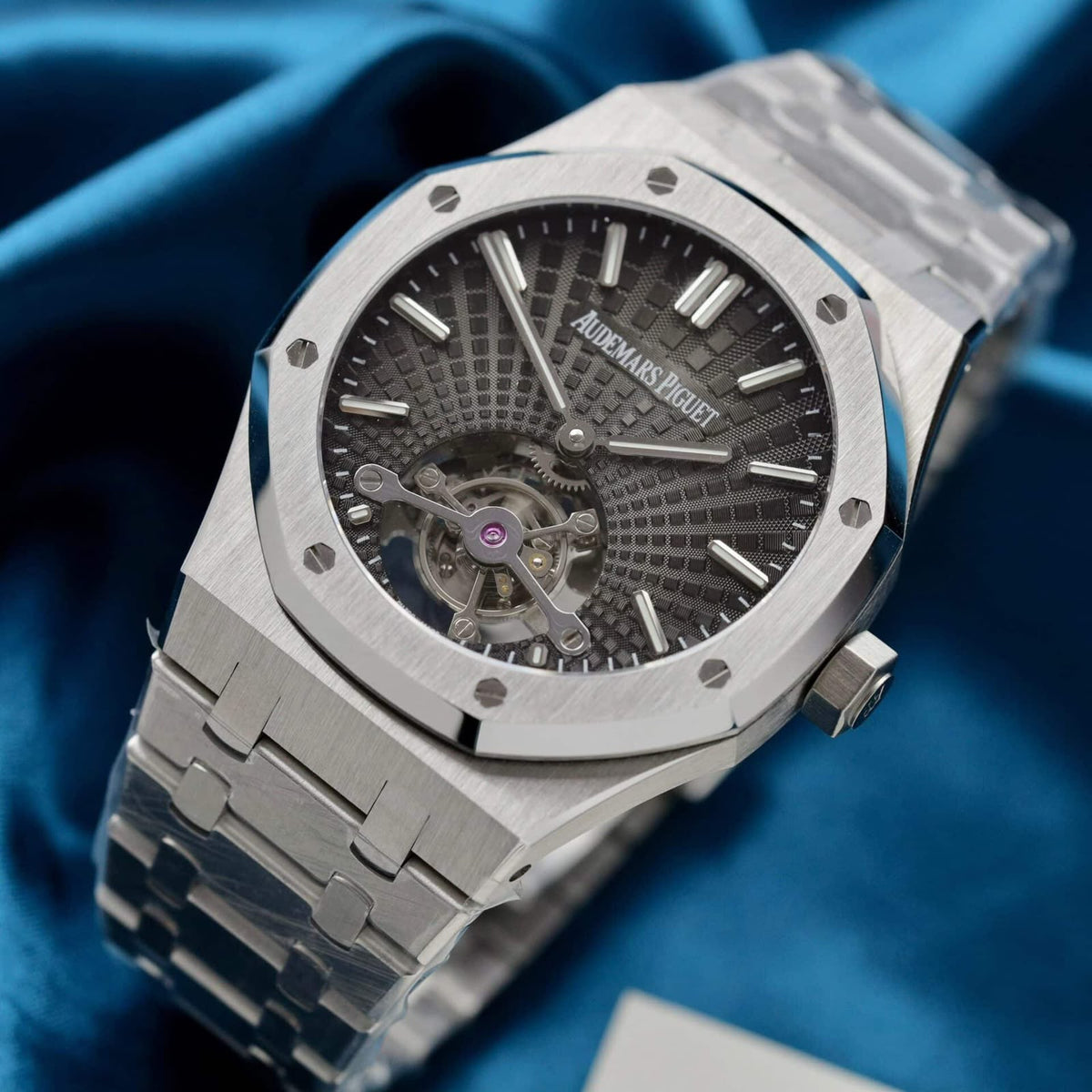 AMAZING AUDEMARS PIGUET 
ROYAL OAK MEN'S WATCH