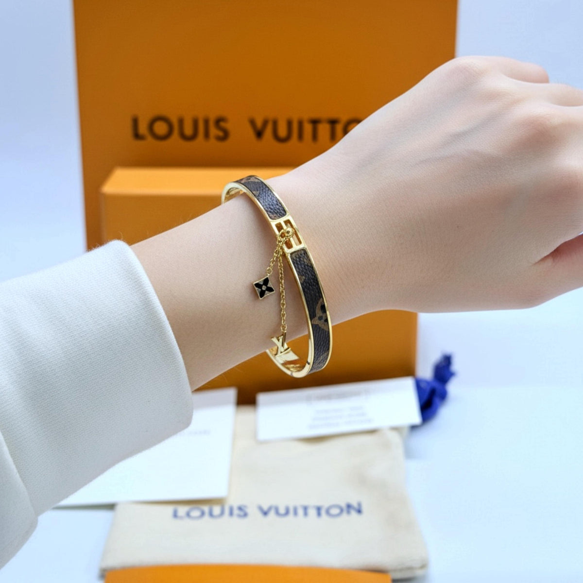 AMAZING LV BRACELET