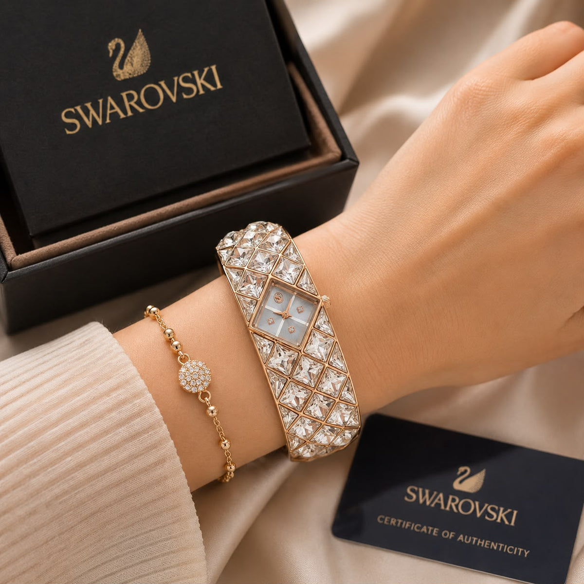AMAZING For Women
CURIOSA CRYSTAL BANGLE
